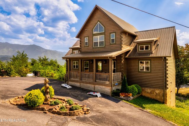 729 Bear Walk Way, Gatlinburg, TN 37738