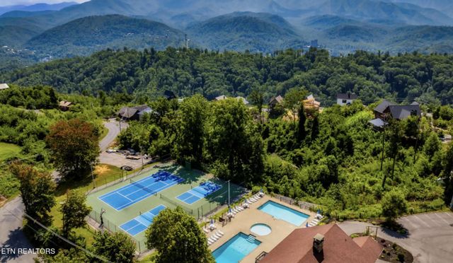 729 Bear Walk Way, Gatlinburg, TN 37738