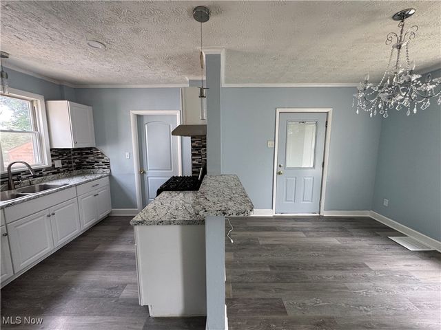 157 Henry Street, Akron, OH 44305