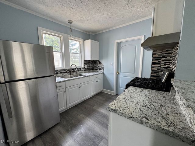 157 Henry Street, Akron, OH 44305