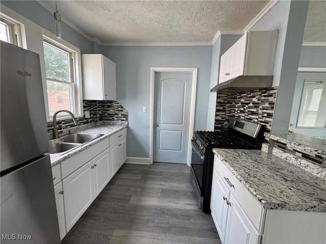 157 Henry Street, Akron, OH 44305