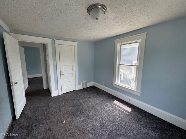 157 Henry Street, Akron, OH 44305