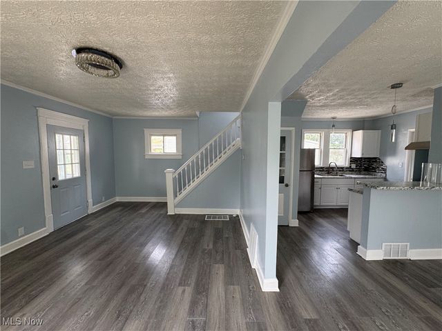 157 Henry Street, Akron, OH 44305