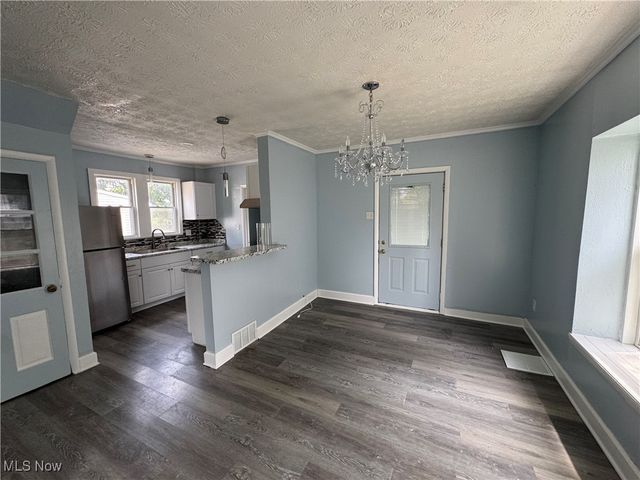 157 Henry Street, Akron, OH 44305