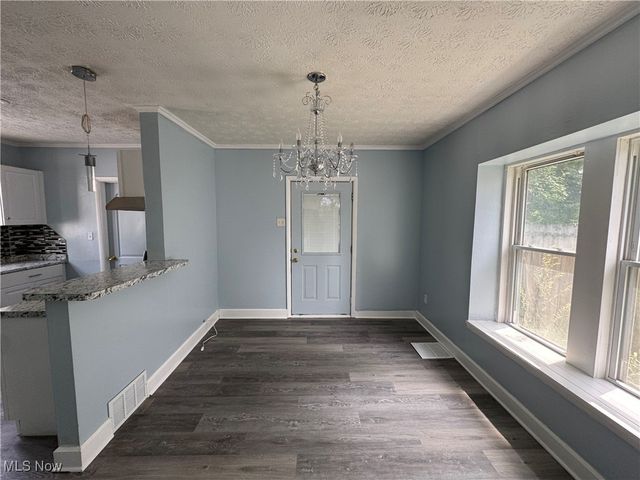 157 Henry Street, Akron, OH 44305