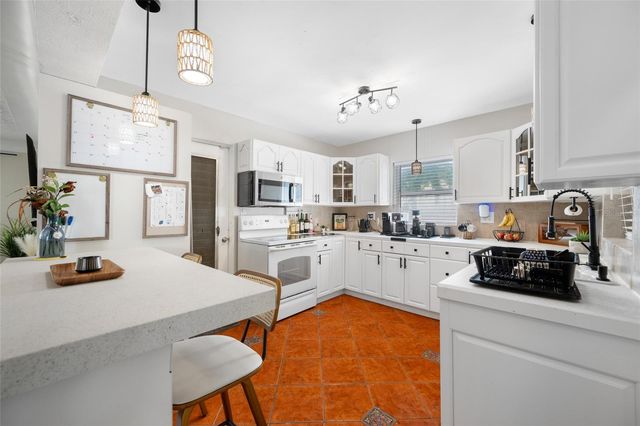 6219 HAMPTON DRIVE N, St Petersburg, FL 33710