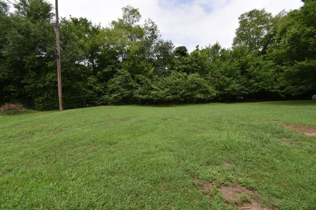 914 W Happy Hollow Dr, Clarksville, TN 37040