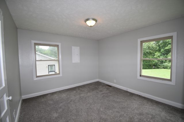 914 W Happy Hollow Dr, Clarksville, TN 37040