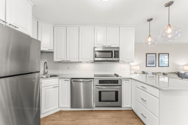 801 NE 18th Court Apt 111, Fort Lauderdale, FL 33305