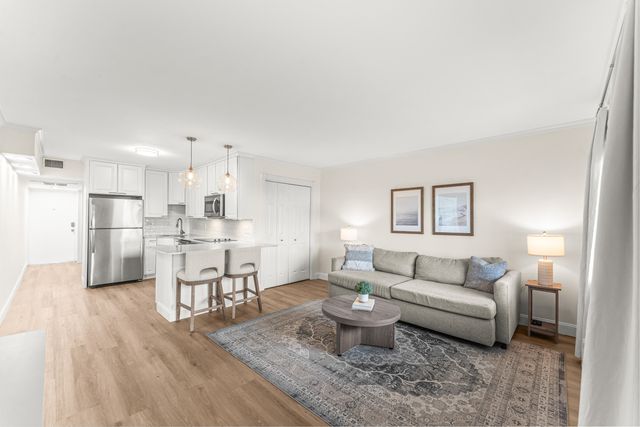 801 NE 18th Court Apt 111, Fort Lauderdale, FL 33305