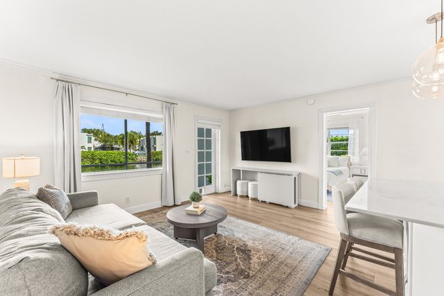 801 NE 18th Court Apt 111, Fort Lauderdale, FL 33305