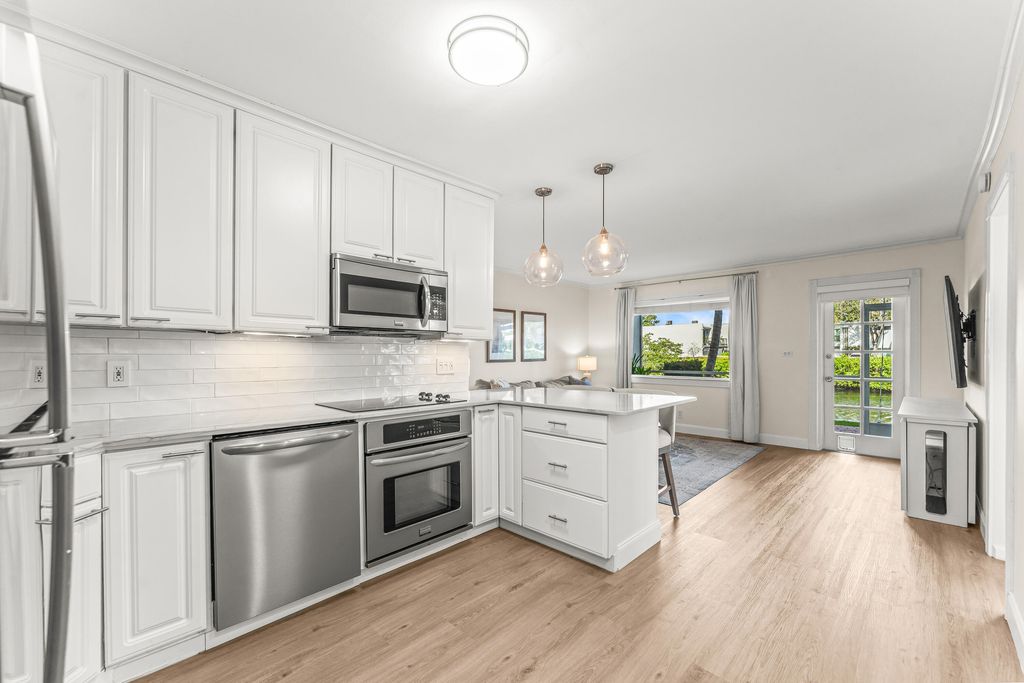 801 NE 18th Court Apt 111, Fort Lauderdale, FL 33305