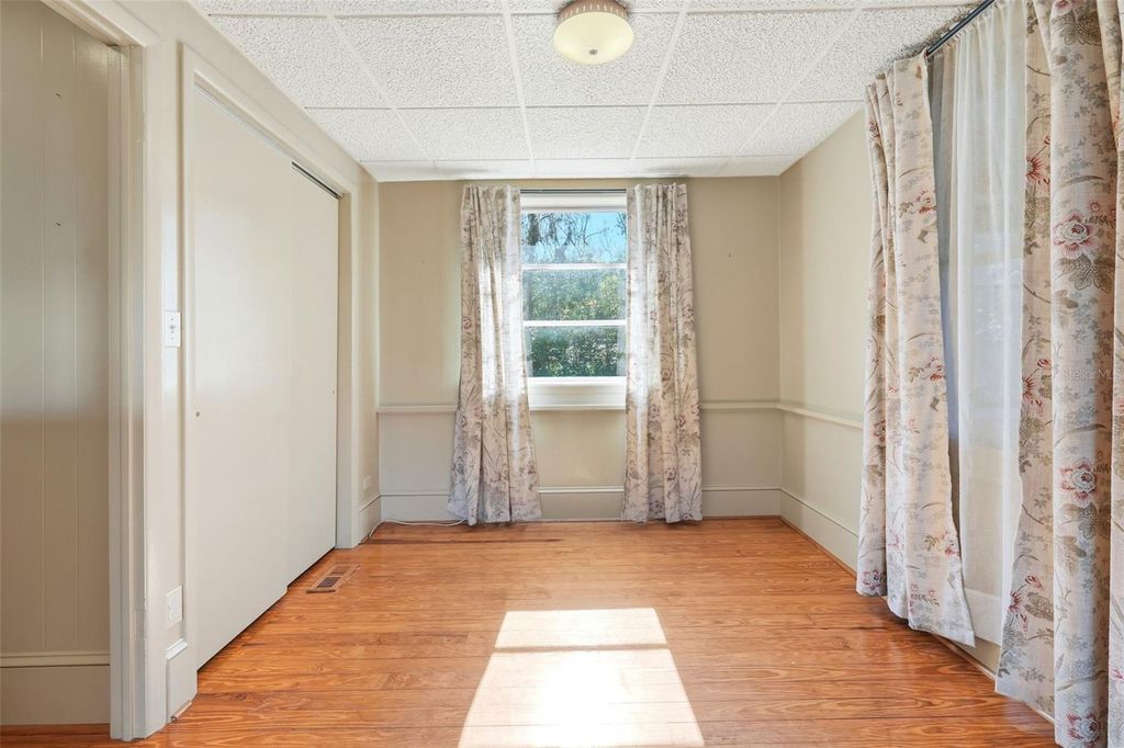 Image 12 of property listing at 30930 COUNTY ROAD 437, Sorrento, FL 32776