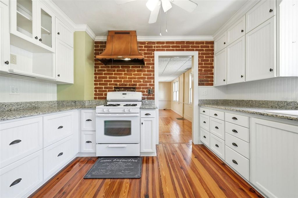 Image 13 of property listing at 30930 COUNTY ROAD 437, Sorrento, FL 32776