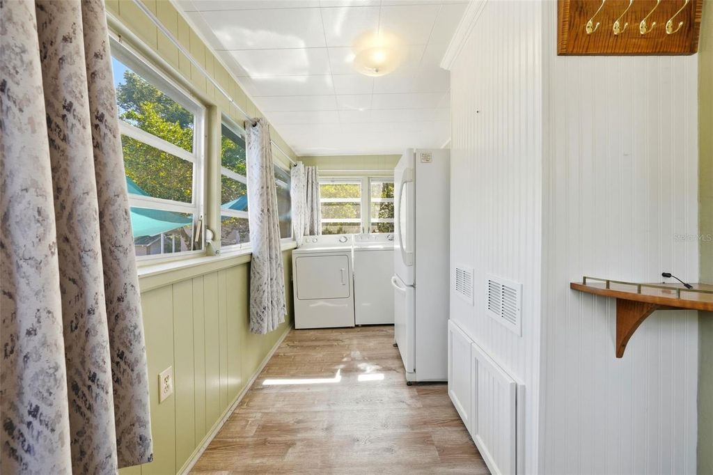 Image 16 of property listing at 30930 COUNTY ROAD 437, Sorrento, FL 32776