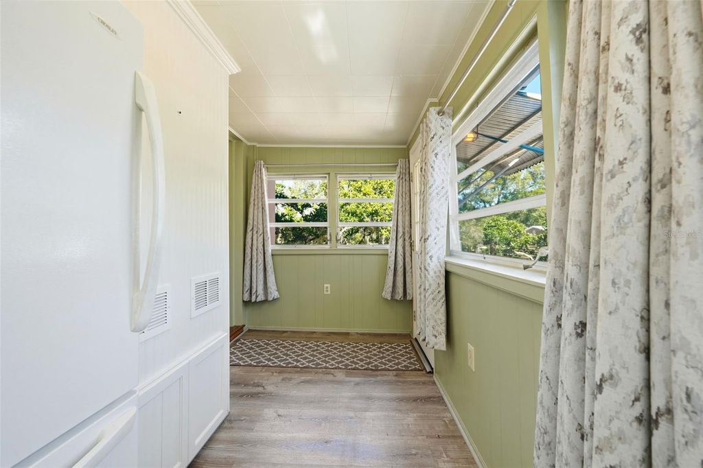 Image 17 of property listing at 30930 COUNTY ROAD 437, Sorrento, FL 32776