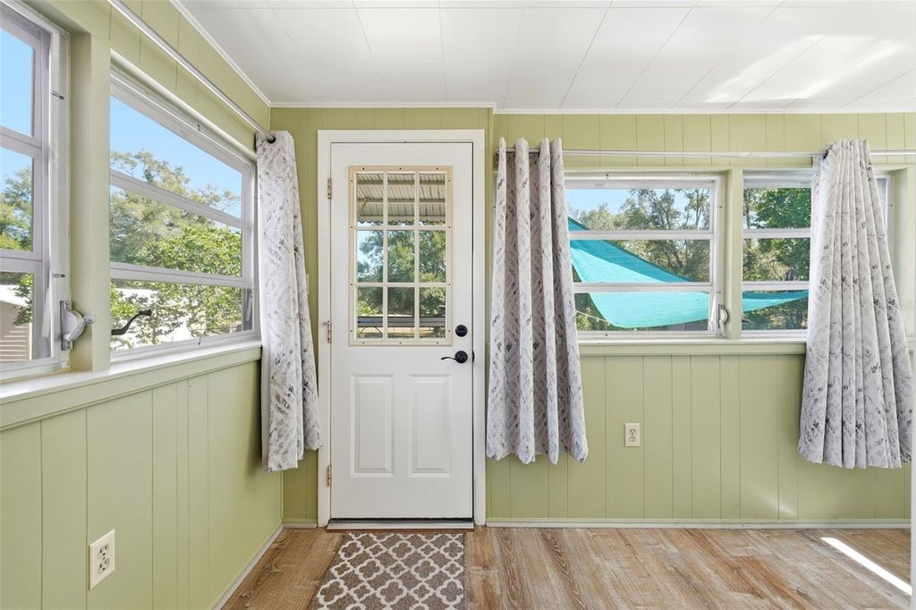 Image 18 of property listing at 30930 COUNTY ROAD 437, Sorrento, FL 32776