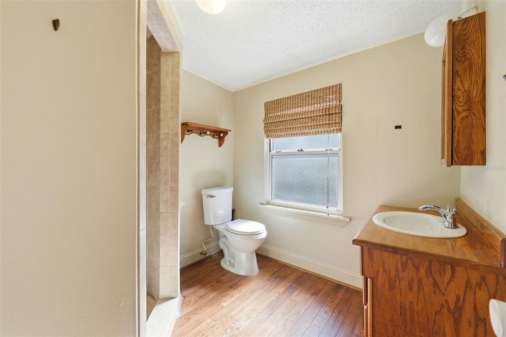 Image 23 of property listing at 30930 COUNTY ROAD 437, Sorrento, FL 32776