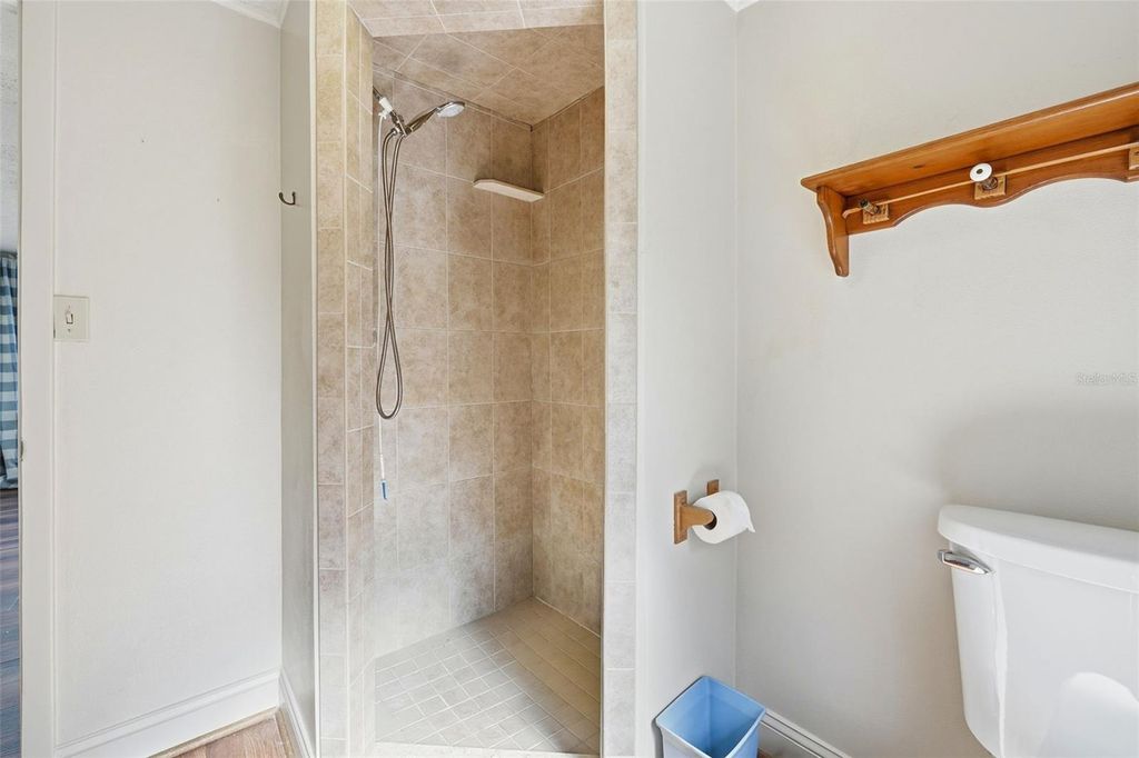 Image 24 of property listing at 30930 COUNTY ROAD 437, Sorrento, FL 32776