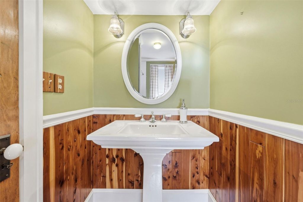 Image 32 of property listing at 30930 COUNTY ROAD 437, Sorrento, FL 32776