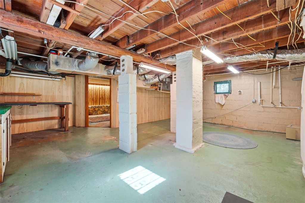 Image 36 of property listing at 30930 COUNTY ROAD 437, Sorrento, FL 32776