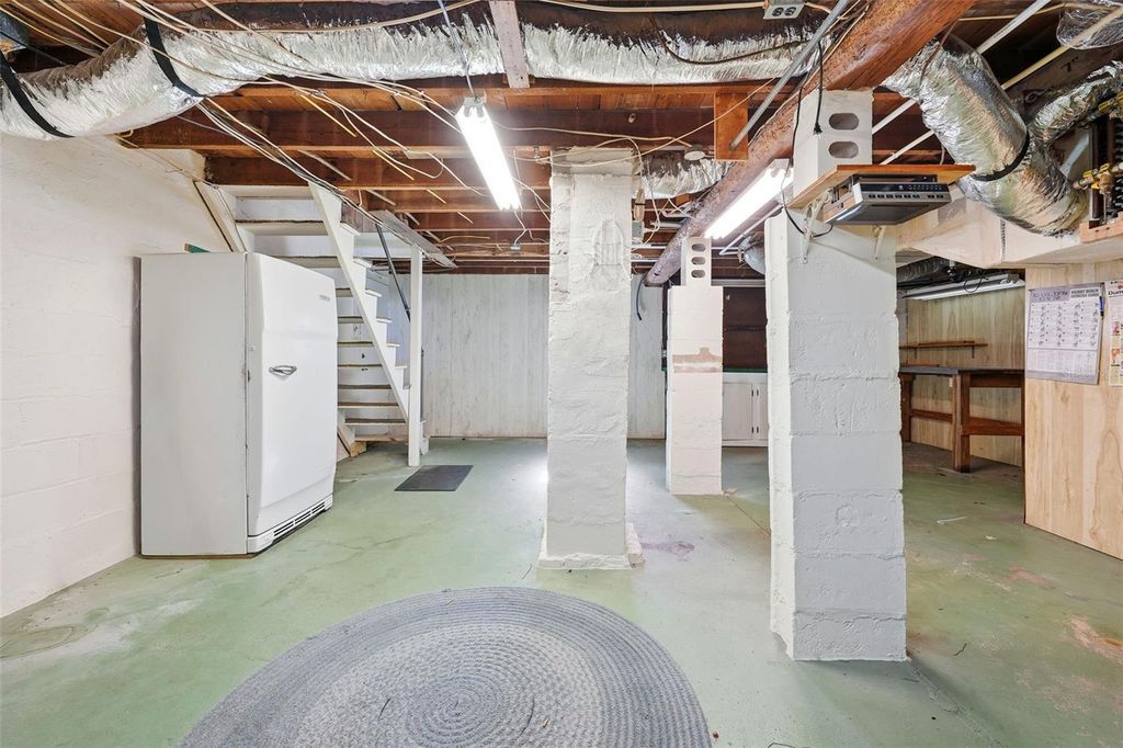 Image 38 of property listing at 30930 COUNTY ROAD 437, Sorrento, FL 32776