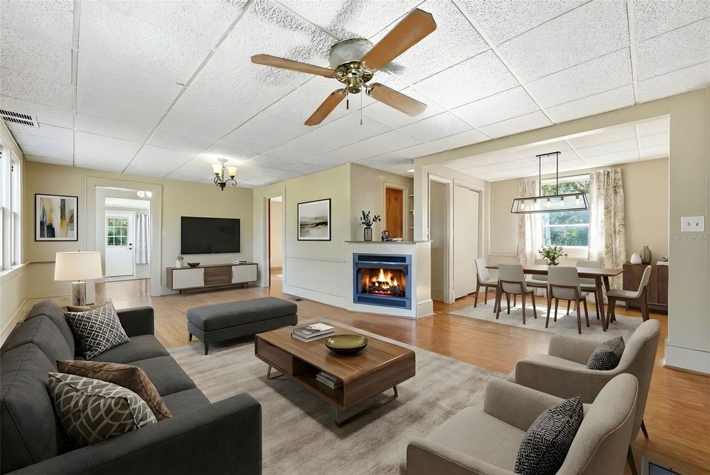 Image 8 of property listing at 30930 COUNTY ROAD 437, Sorrento, FL 32776