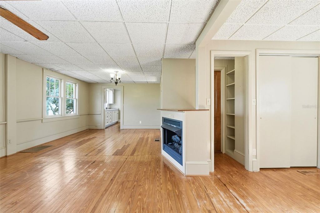 Image 10 of property listing at 30930 COUNTY ROAD 437, Sorrento, FL 32776