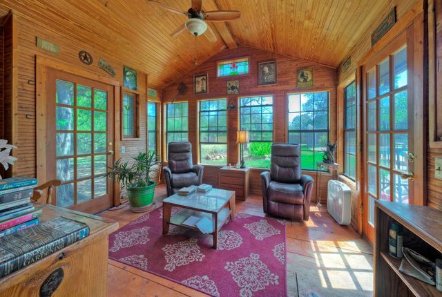 2300 Robin RD, Manchaca, TX 78652