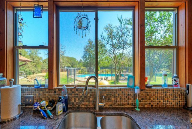 2300 Robin RD, Manchaca, TX 78652