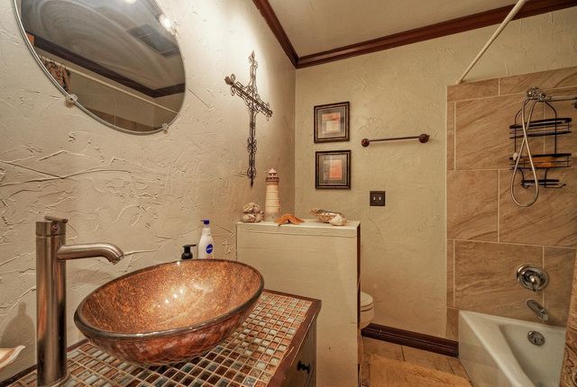 2300 Robin RD, Manchaca, TX 78652