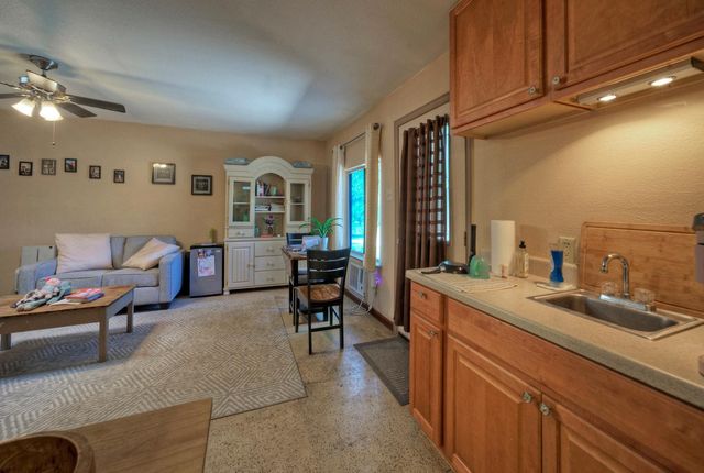 2300 Robin RD, Manchaca, TX 78652