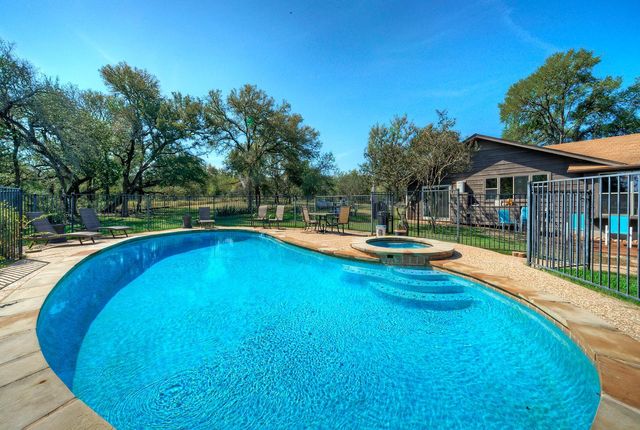 2300 Robin RD, Manchaca, TX 78652
