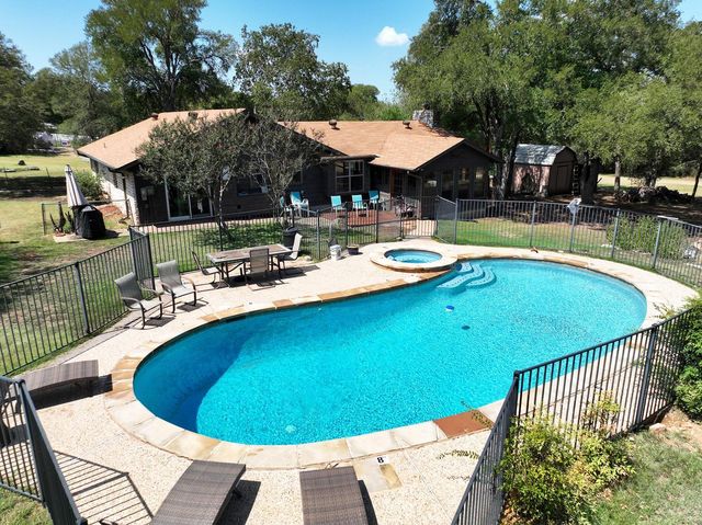 2300 Robin RD, Manchaca, TX 78652