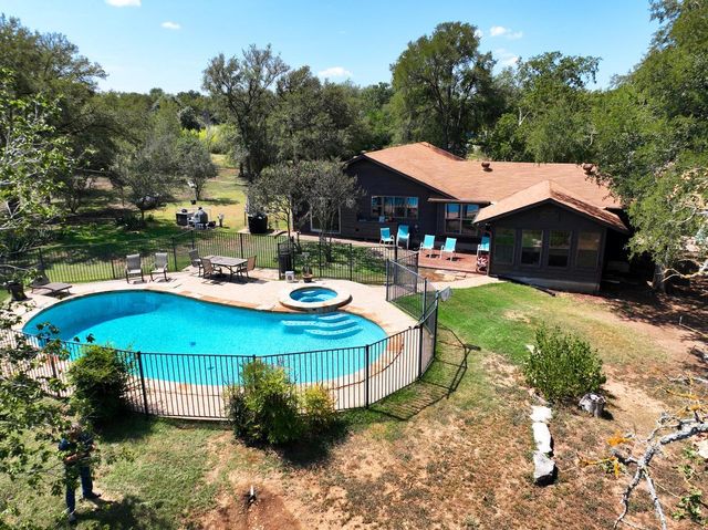 2300 Robin RD, Manchaca, TX 78652