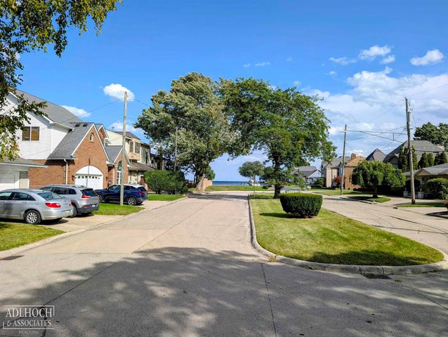 22515 Wildwood Road, Saint Clair Shores, MI 48081