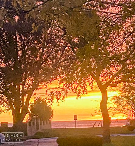 22515 Wildwood Road, Saint Clair Shores, MI 48081