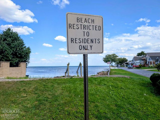 22515 Wildwood Road, Saint Clair Shores, MI 48081