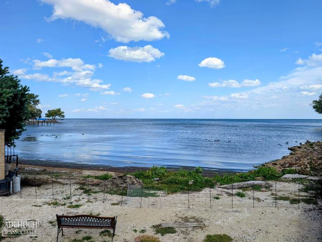 22515 Wildwood Road, Saint Clair Shores, MI 48081