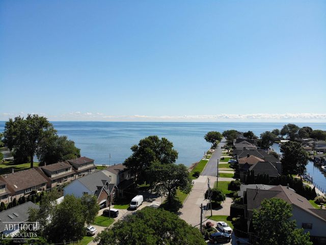 22515 Wildwood Road, Saint Clair Shores, MI 48081