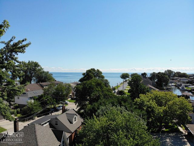 22515 Wildwood Road, Saint Clair Shores, MI 48081