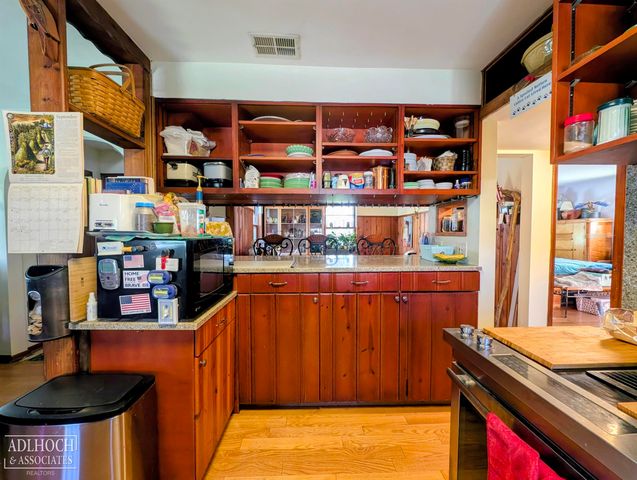 22515 Wildwood Road, Saint Clair Shores, MI 48081