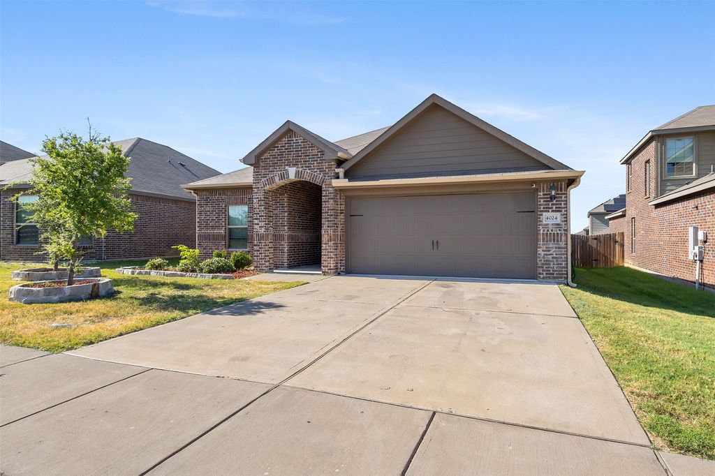 4024 Conley Lane, Crowley, TX 76036