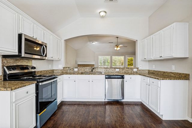 517 Saddlebrook Drive, Lancaster, TX 75146