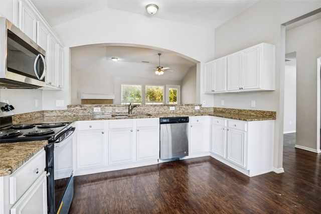 517 Saddlebrook Drive, Lancaster, TX 75146