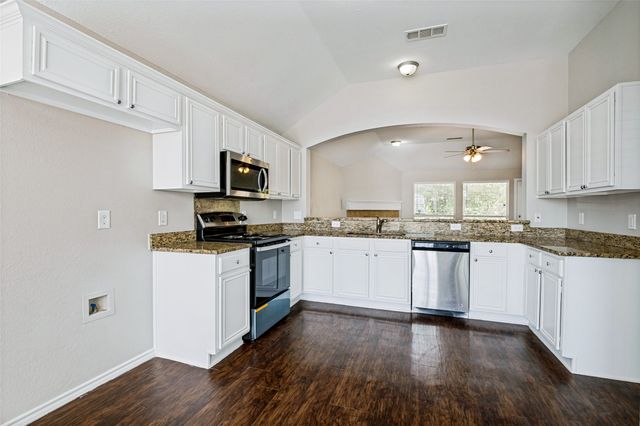 517 Saddlebrook Drive, Lancaster, TX 75146