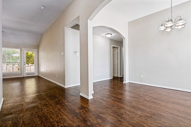 517 Saddlebrook Drive, Lancaster, TX 75146