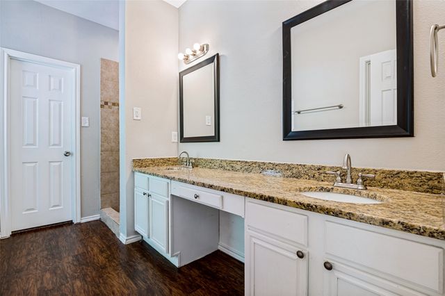 517 Saddlebrook Drive, Lancaster, TX 75146