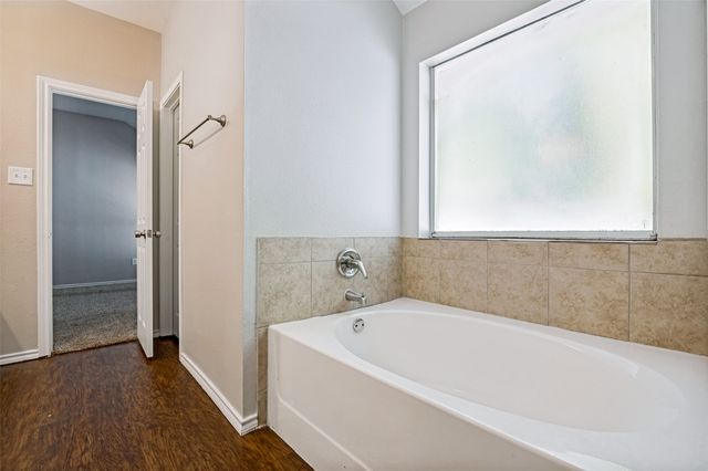 517 Saddlebrook Drive, Lancaster, TX 75146