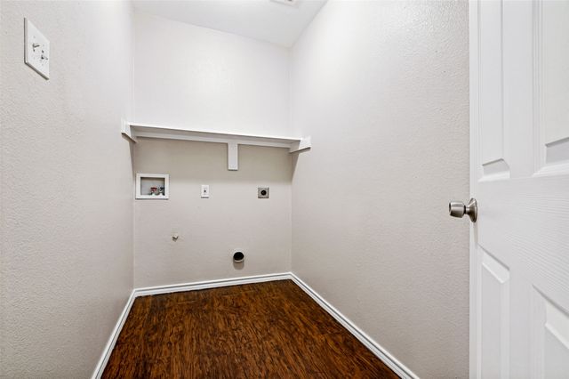 517 Saddlebrook Drive, Lancaster, TX 75146